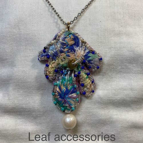Haatネイビーの葉っぱモチーフロングネックレス2本1組 Leaf accessories/葉っぱみたいなネックレス ネックレス・ペンダント