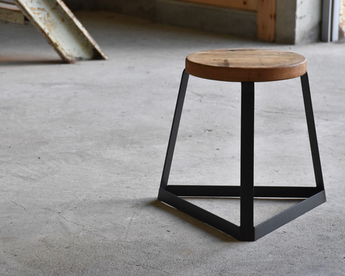 ◾️mixt model 古材/三角スツール H400×W450×D450 椅子