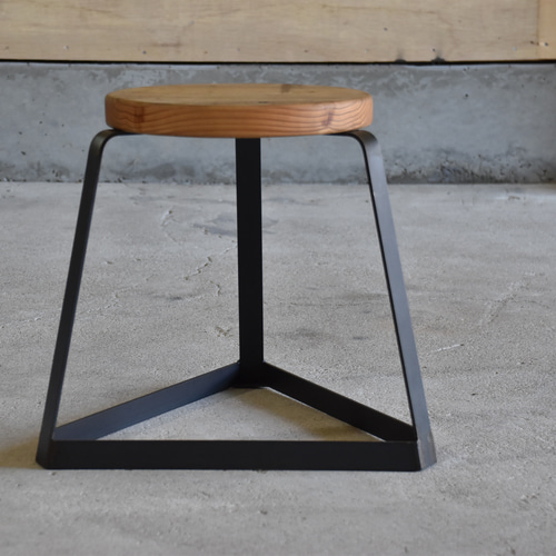 ◾️mixt model 古材/三角スツール H400×W450×D450 椅子