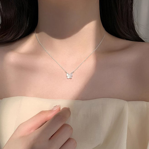 バタフライネックレス 蝶々モチーフ きれいめ 高見え 大人