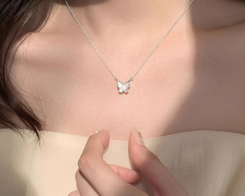 即完売 LEX 着用 蝶ネックレス ブリンブリン シルバーバタフライ