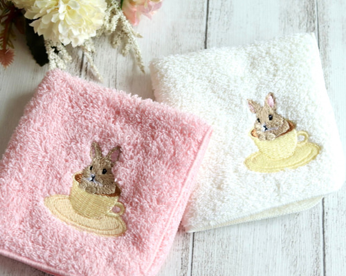 うさぎのティータイム 刺繍ハンカチタオル ハンカチ・手ぬぐい Shijimi