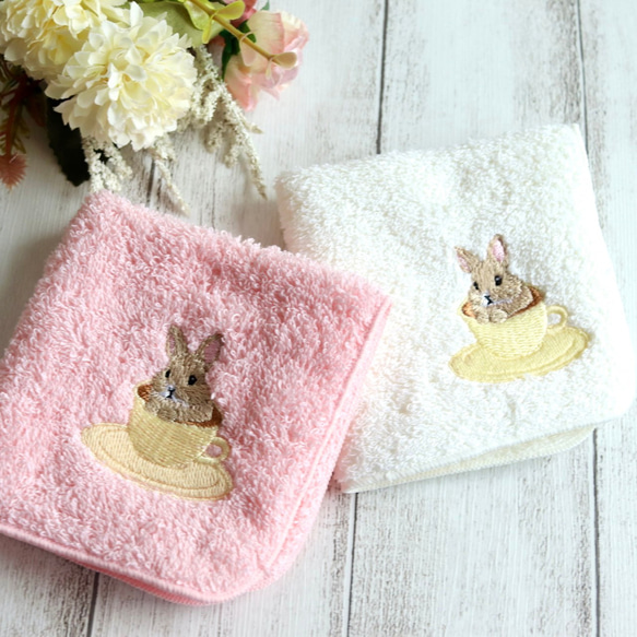 うさぎのティータイム 刺繍ハンカチタオル ハンカチ・手ぬぐい Shijimi