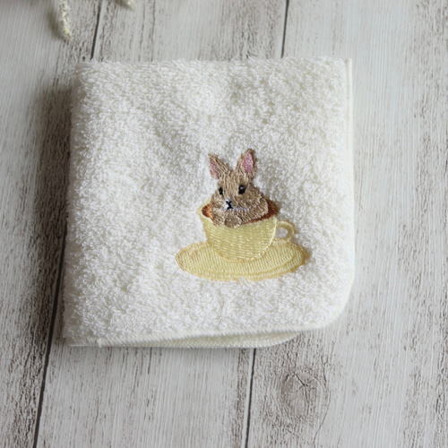 うさぎのティータイム 刺繍ハンカチタオル ハンカチ・手ぬぐい Shijimi