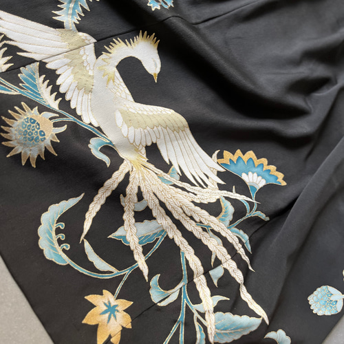 黒留袖 鳳凰絵巻物スカート 着物リメイク 色褪せあり トップスは 黒留袖 鳳凰絵巻物スカート 着物リメイク 色褪せあり トップスは