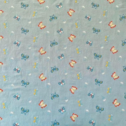 s10-b▽コットンリネン刺繡生地▽蝶柄 高級感 ブルー 水色 バタフライ
