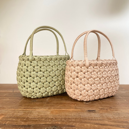 オーダー専用 クラフトバンド花結び かごバッグ 🌸ちょうど良いサイズの花結びバッグが出来ました🌸 Netflix観