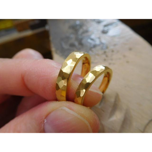 純金 結婚指輪 鍛造 手作り 24k 24金 k24 男性 平甲丸 槌目 4mm