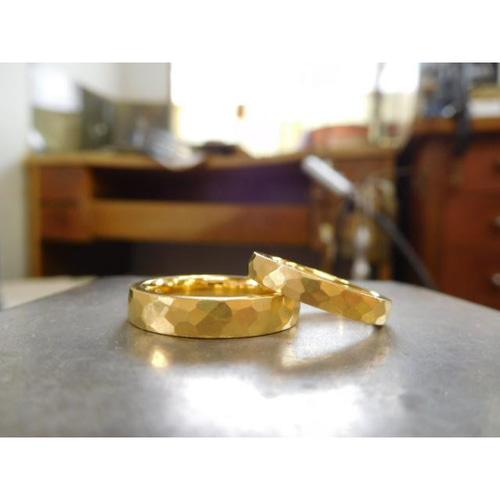 純金 結婚指輪 鍛造 手作り 24k 24金 k24 男性 平甲丸 槌目 4mm 女性