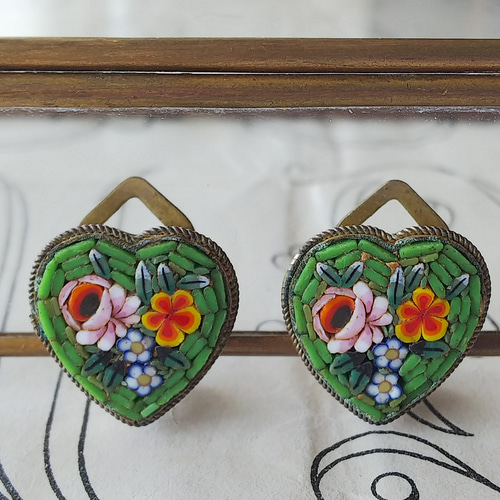 ITALY製 マイクロモザイクブローチ 空色にピンクの花 ヴィンテージと他2点 ITALY製 マイクロモザイクブローチ 空色にピンクの花