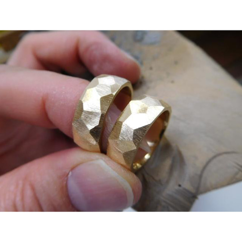 ゴールド 結婚指輪 鍛造 手作り 18k 18金 k18 太め 幅広い 平甲