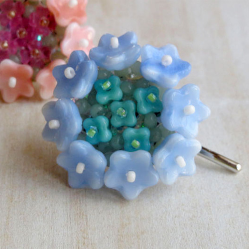 爽やかなブルーのお花のポニーフック ポニーフック・ヘアカフス イトウ  