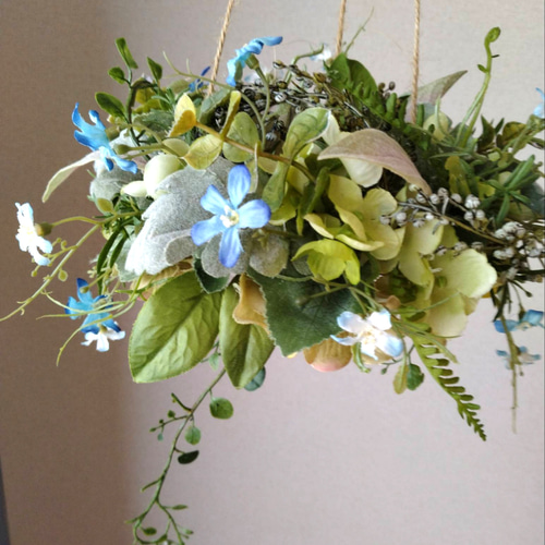 新作】フライングリース たっぷりグリーン＆ブルー小花 ミニ リース