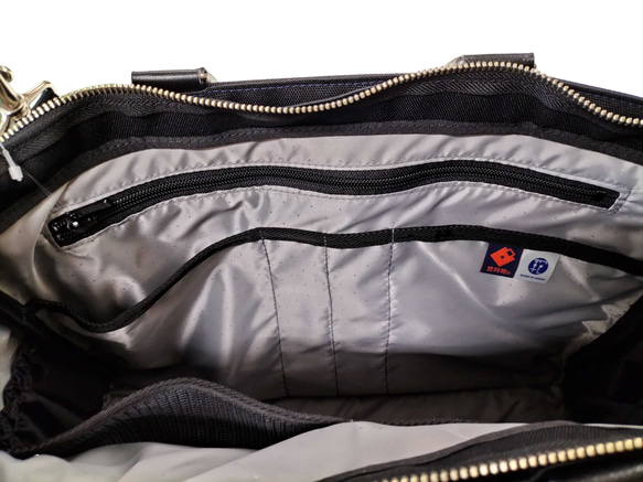 前面・背面部分に贅沢に本革を使用。 No.5005-01 「コーデュラ・本革コンビビジネスバッグ」 兵庫県豊岡製 