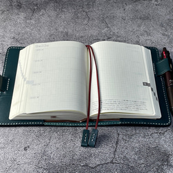 【手縫】ほぼ日5年手帳用ブルーグリーン本革カバー（角花飾）2本しおり付き（バタフライストッパー） 3枚目の画像