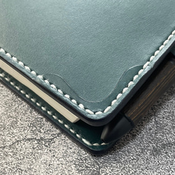 【手縫】ほぼ日5年手帳用ブルーグリーン本革カバー（角花飾）2本しおり付き（バタフライストッパー） 6枚目の画像
