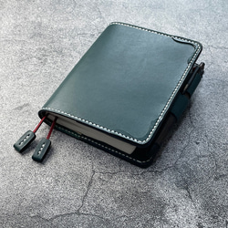 【手縫】ほぼ日5年手帳用ブルーグリーン本革カバー（角花飾）2本しおり付き（バタフライストッパー） 4枚目の画像