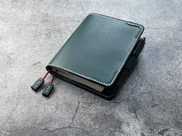 【手縫】ほぼ日5年手帳用ブルーグリーン本革カバー（角花飾）2本しおり付き（バタフライストッパー） 4枚目の画像