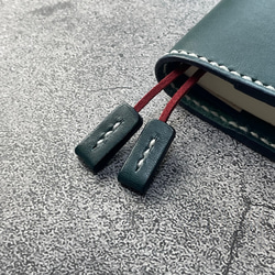 【手縫】ほぼ日手帳weeks通常版とMEGA兼用ブルーグリーン本革カバー（角花飾）2本しおり付き（バタフライストッパー） 4枚目の画像