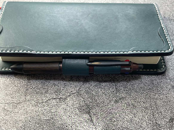 【手縫】ほぼ日手帳weeks通常版とMEGA兼用ブルーグリーン本革カバー（角花飾）2本しおり付き（バタフライストッパー） 6枚目の画像