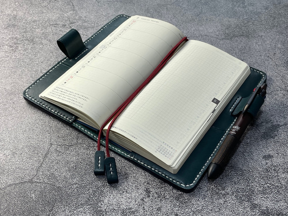 【手縫】ほぼ日手帳weeks通常版とMEGA兼用ブルーグリーン本革カバー（角花飾）2本しおり付き（バタフライストッパー） 2枚目の画像