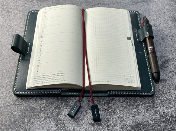 【手縫】ほぼ日手帳weeks通常版とMEGA兼用ブルーグリーン本革カバー（角花飾）2本しおり付き（バタフライストッパー） 3枚目の画像