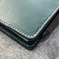 【手縫】ほぼ日手帳weeks通常版とMEGA兼用ブルーグリーン本革カバー（角花飾）2本しおり付き（バタフライストッパー） 5枚目の画像