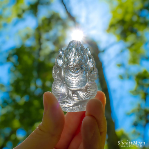 レアマニカラン水晶ガネーシャ虹入り