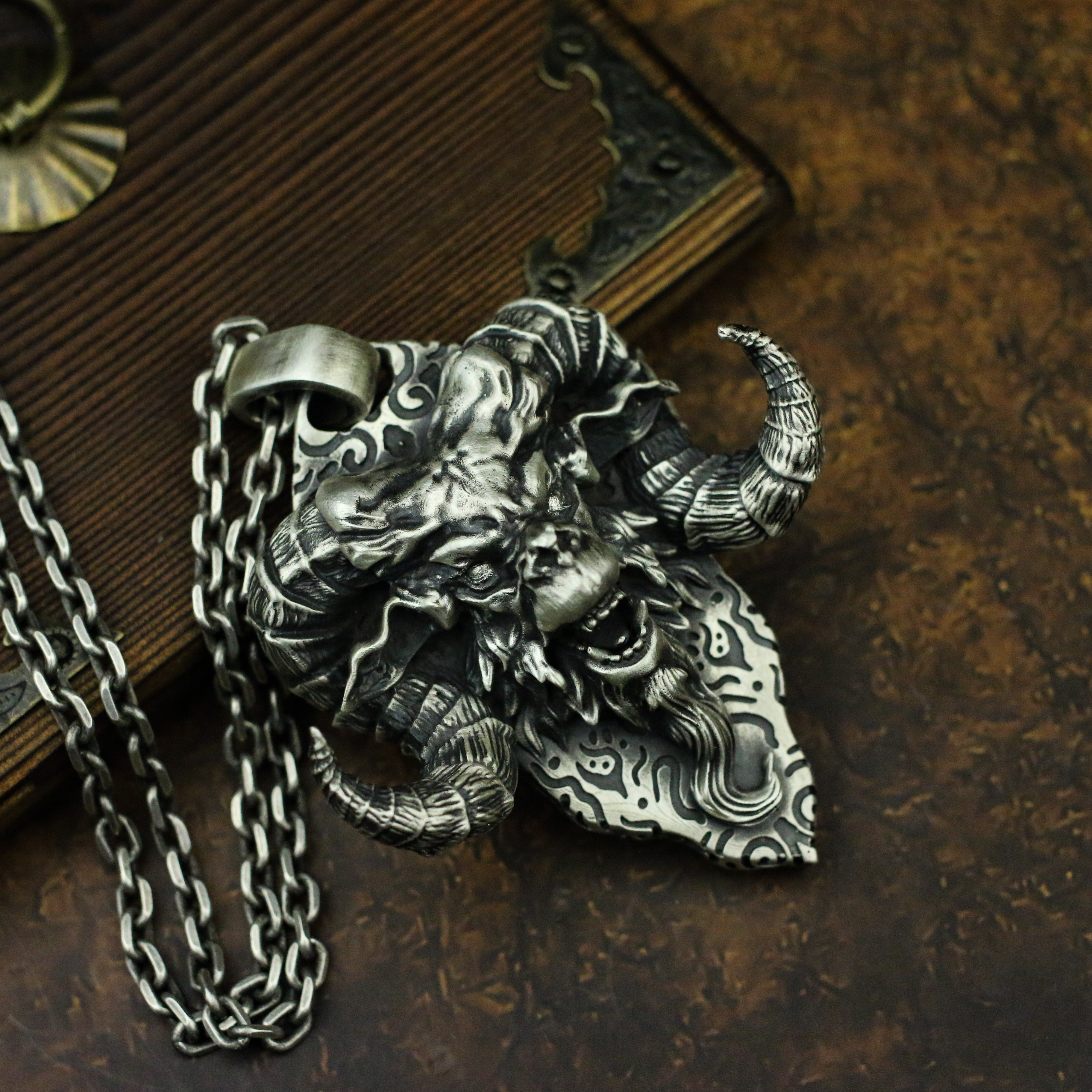 羊の頭のペンダント、悪魔の山羊の頭、個性のペンダント-職人によって作られました