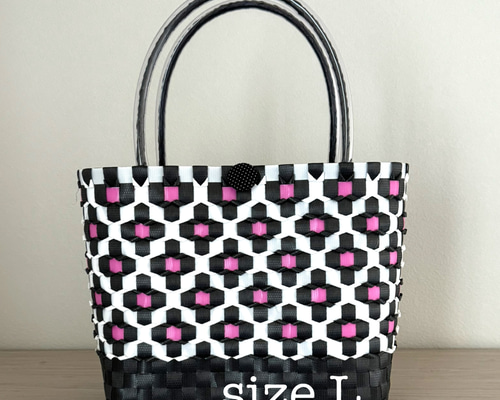 新品 Black＆White/ブラック&ホワイト 立体花柄 トートバッグ ピンク 新品 Black＆White/ブラック&ホワイト 立体花柄 トートバッグ