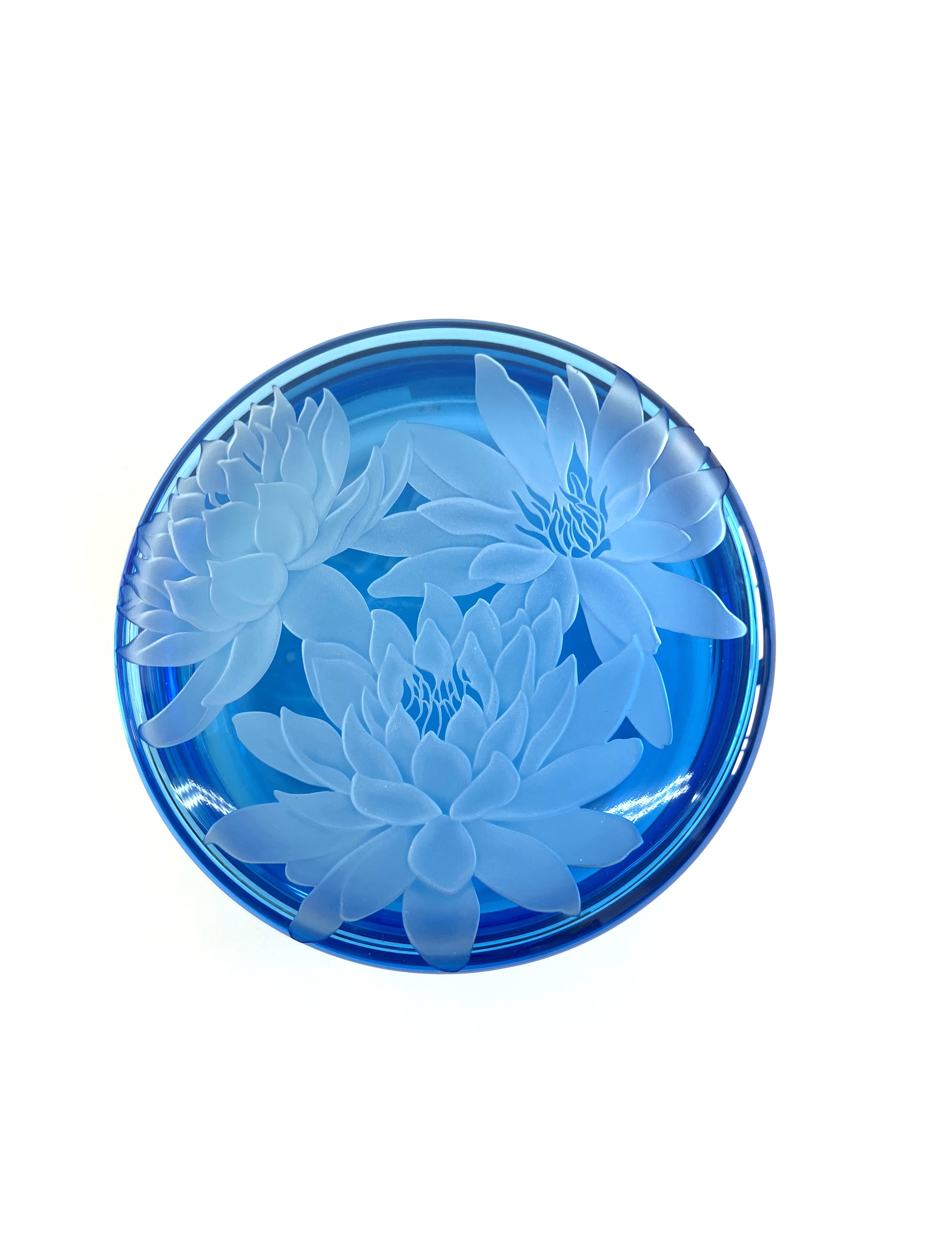 睡蓮の蓋物　ガラス　睡蓮の花　メダカ　水色　おもてなし　ギフト