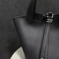 本革キューブバッグ　トートバッグ　ハンドバッグ　M サイズ　馬チャーム付き 3枚目の画像