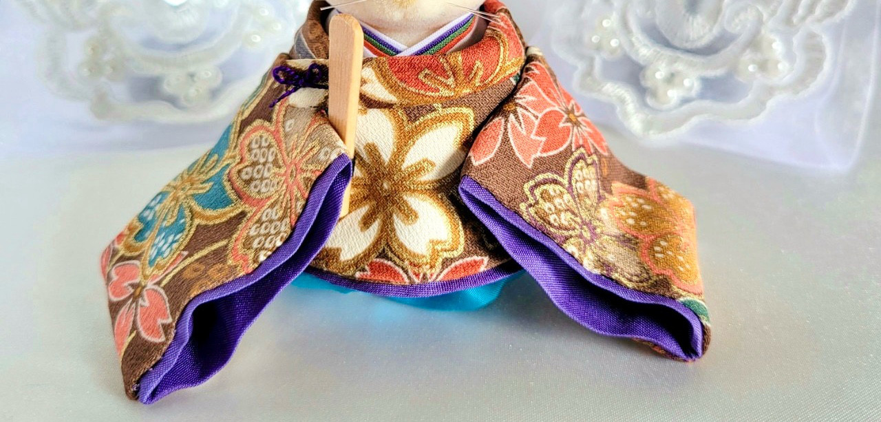 755　ひなまつり 小さなお着物〈若君〉正絹焦茶色地に桜花文様正絹青紫襲【新襟仕様】