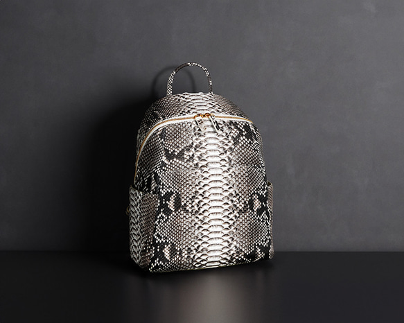 Costoroma　総パイソン革リュック 