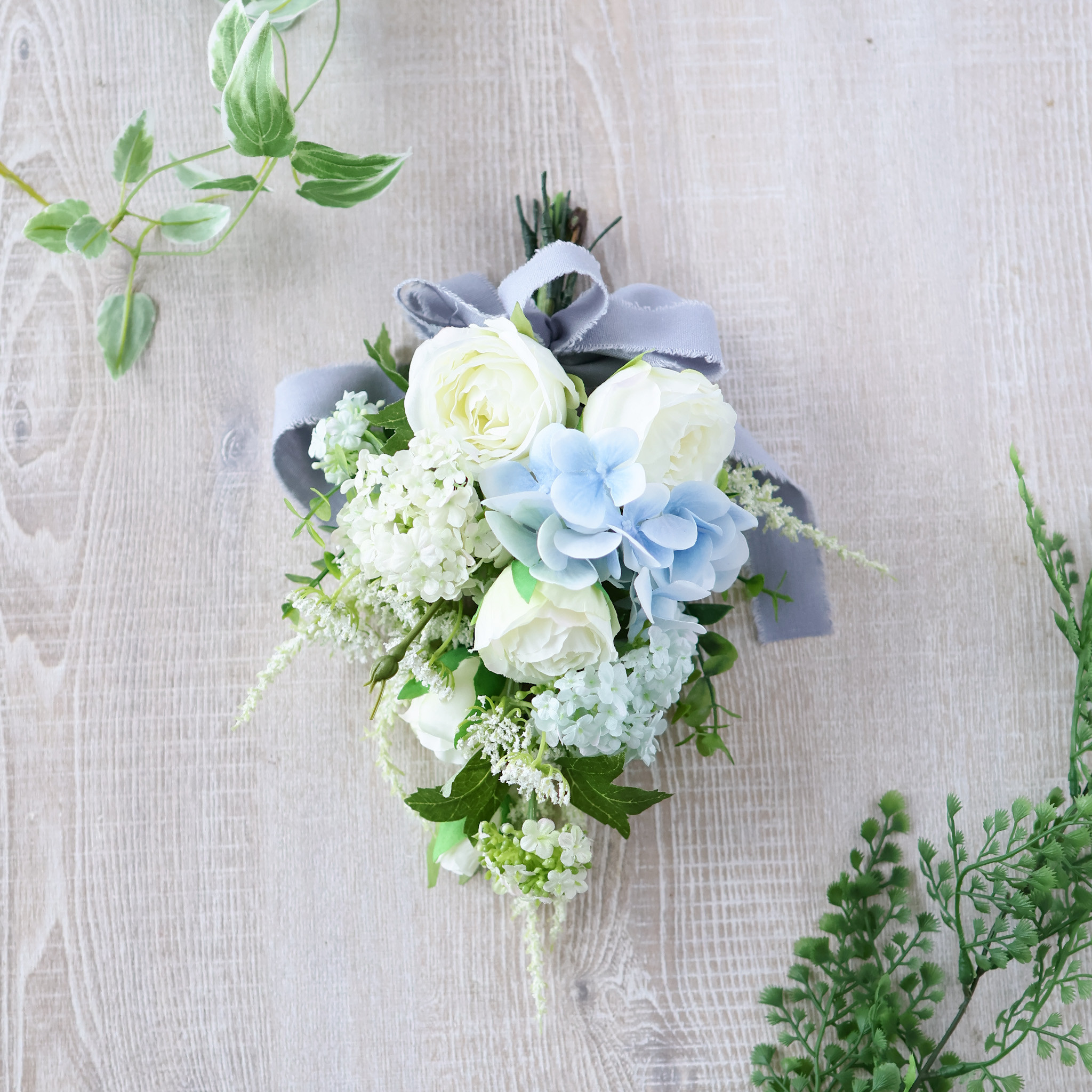 ホワイトローズとあじさいのミニスワッグ　あじさい  壁掛け　ドア飾り　夏　お祝い　プレゼント　ナチュラル  おしゃれ