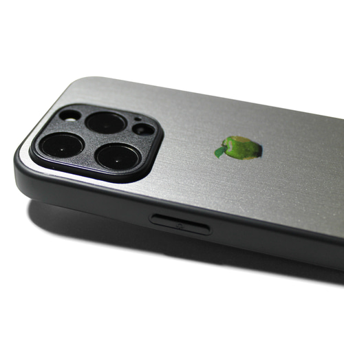 まるで金属のようなiPhoneケース・カメラフルカバーver