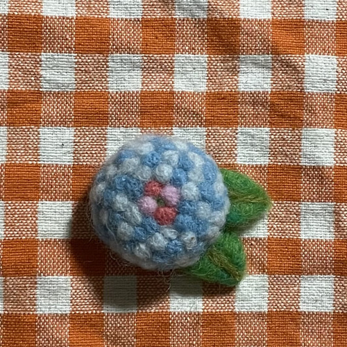 チ*コ様 羊毛フェルト　羊毛絵画『山郷の紫陽花』ハンドメイド　羊毛刺繍 羊毛フェルト 刺繍『水辺に咲く紫陽花』ハンドメイド 羊毛絵画
