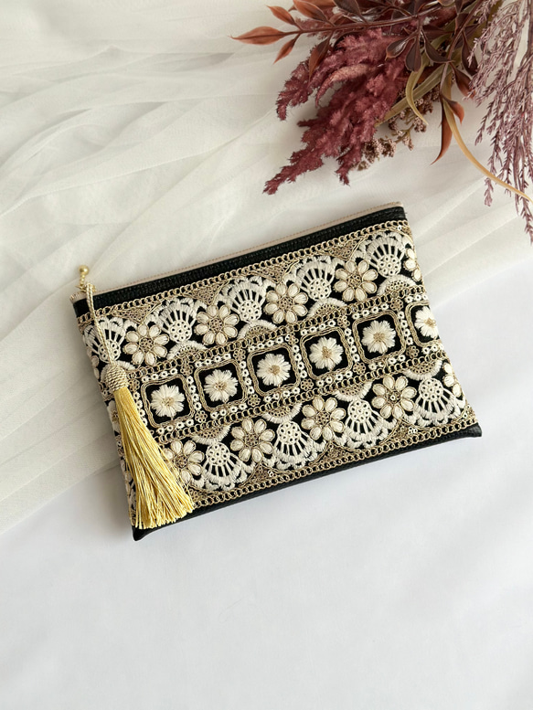 ロラライハリス♡刺繍のポーチ♡総刺繍コインケース♡お纏め出品 ロラライハリス 刺繍 ラウンドポーチ サロン - メルカリ