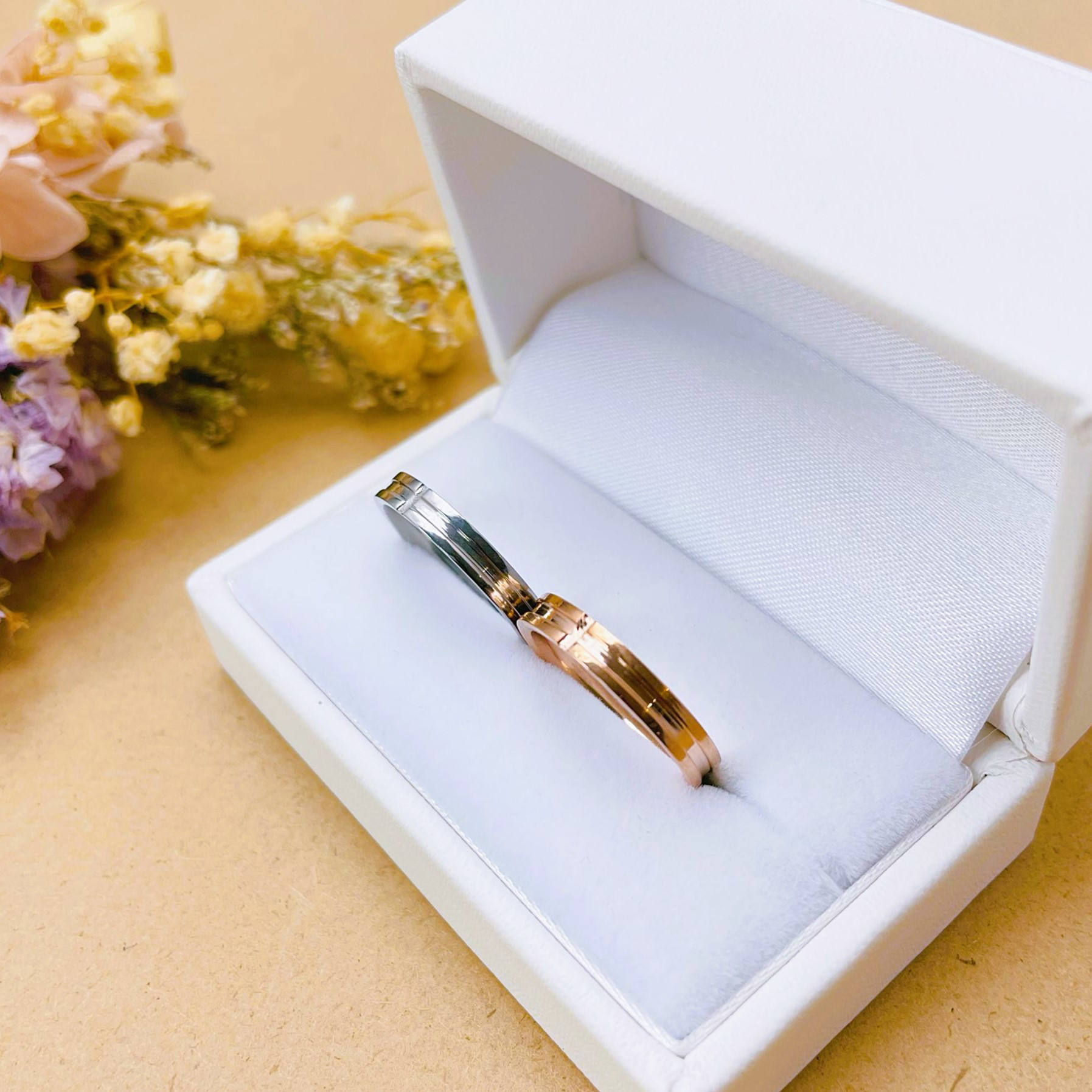 【natural*】ふたりを繋ぐ クロス ペアリング＊鏡面 艶消し 誕生石 刻印OK サージカルステンレス 〈2本価格〉