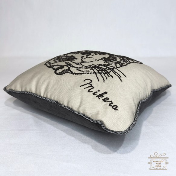 【受注制作】uchinoko線画刺繍クッション S です