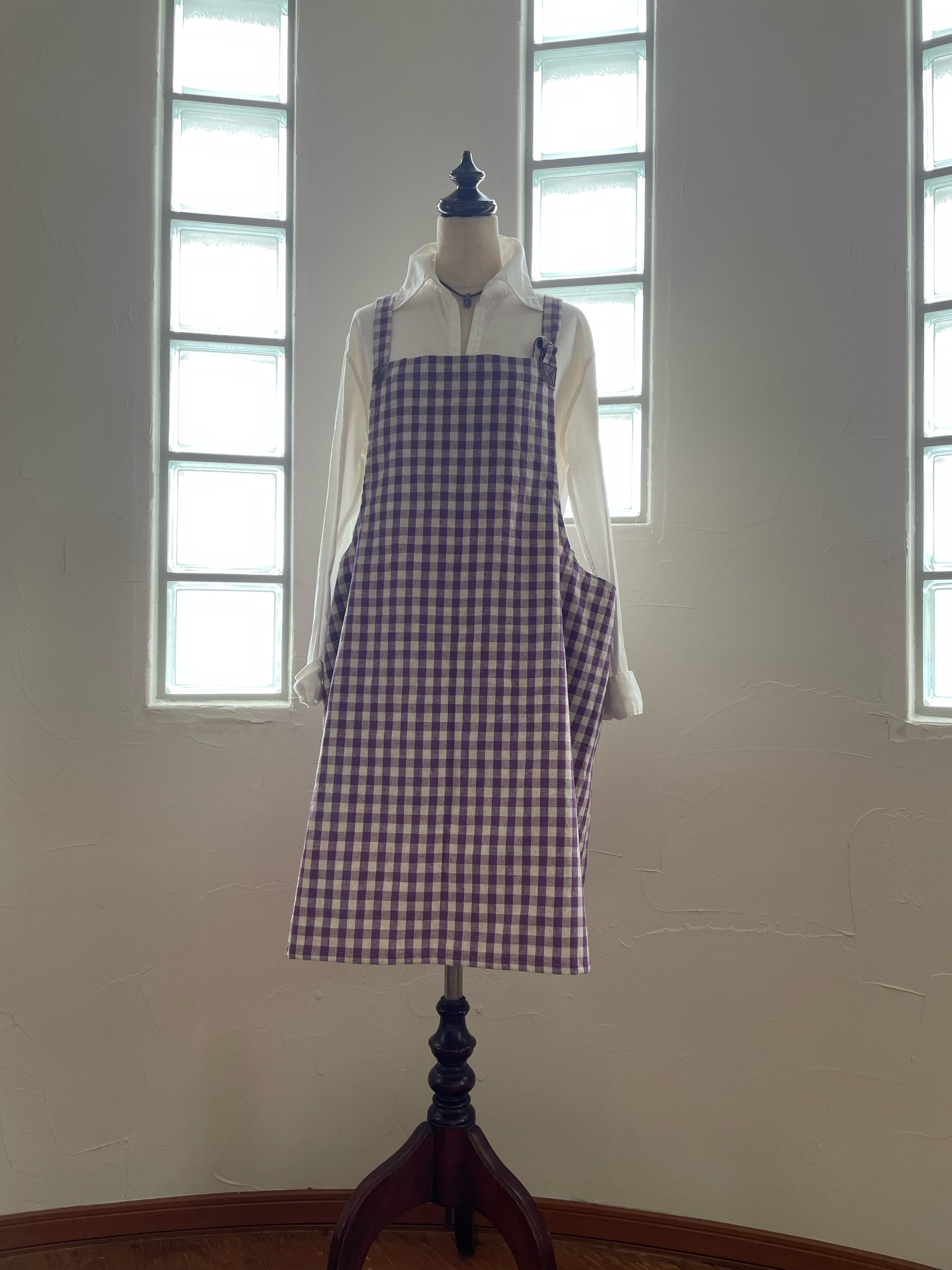 ギンガムチェックエプロンワンピース 綿麻　黒✖︎生成　ナチュラルエプロン　脇リボン