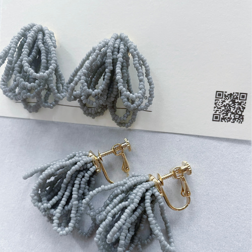 極小ビーズのシャワー ピアス/イヤリング （グレー） ピアス