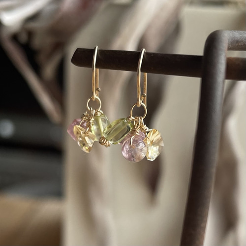 84 よくばりピアス ペリドット シトリン ラベンダーアメジスト ピンク  