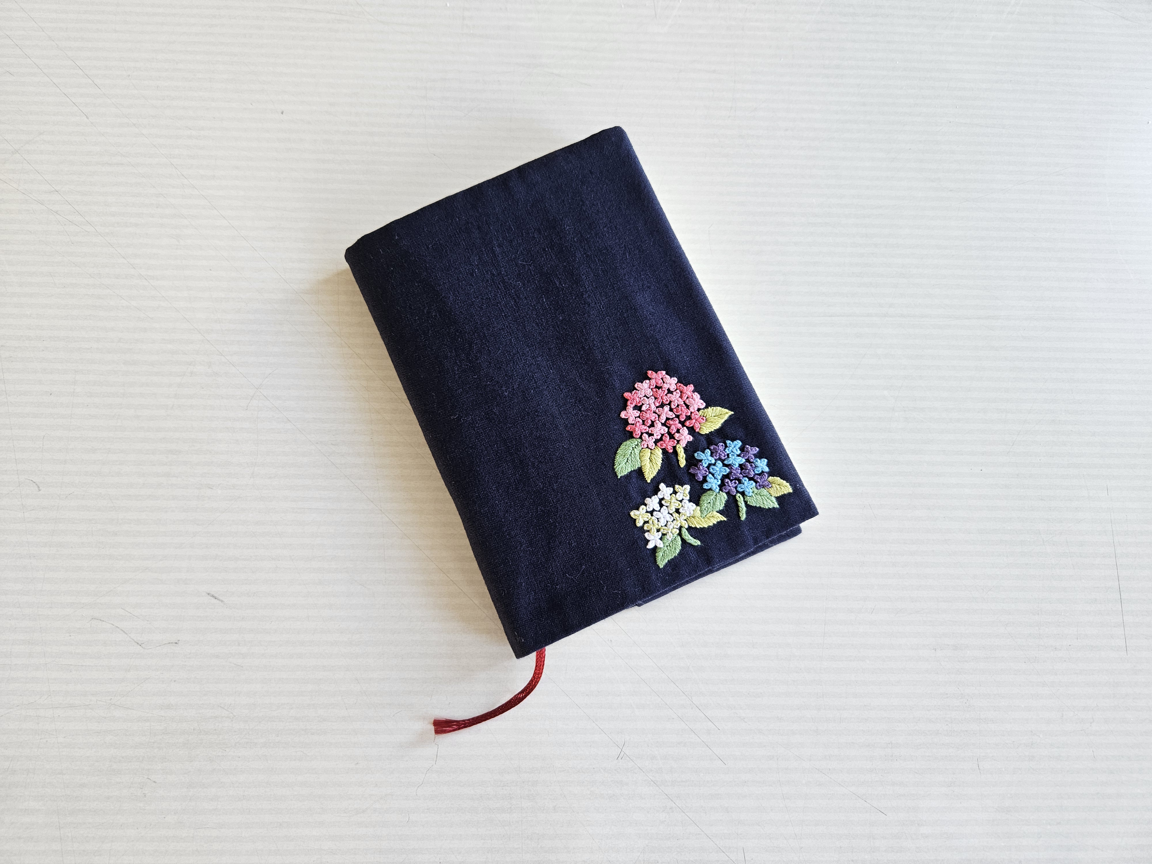 アリア　ARIA　布製のブックカバー　３点セット　刺繍　新品未開封 アリア ARIA 布製のブックカバー 3点セット 刺繍 新品未開封