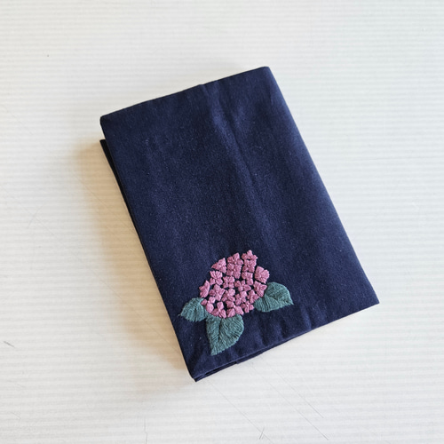 文庫本サイズ刺繍ブックカバー あじさいモチーフ ブックカバー kalmia