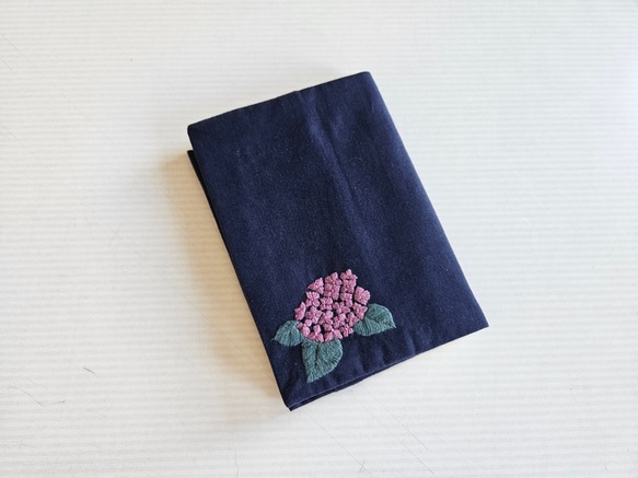 文庫本サイズ刺繍ブックカバー あじさいモチーフ ブックカバー kalmia 