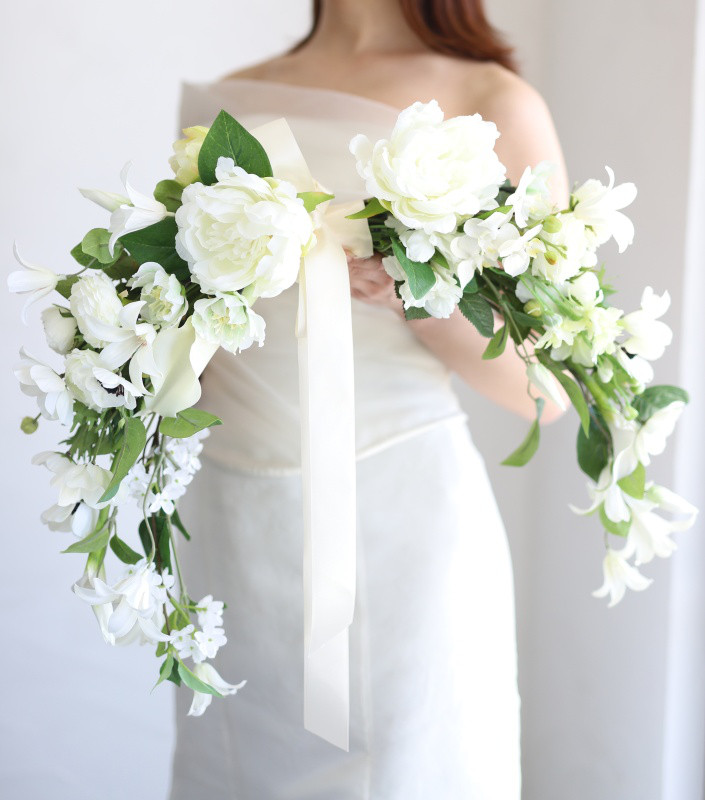 ⁑送料無料⁑  ラインが美しいトレンドブーケ　\ リアルなお花 /　バレリーナブーケ