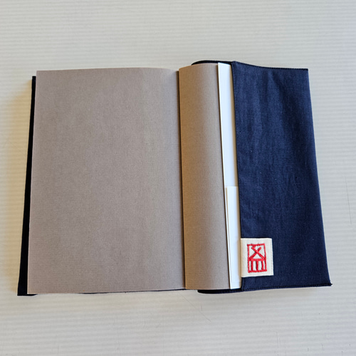 単行本サイズ刺繍ブックカバー バンビモチーフ ブックカバー kalmia