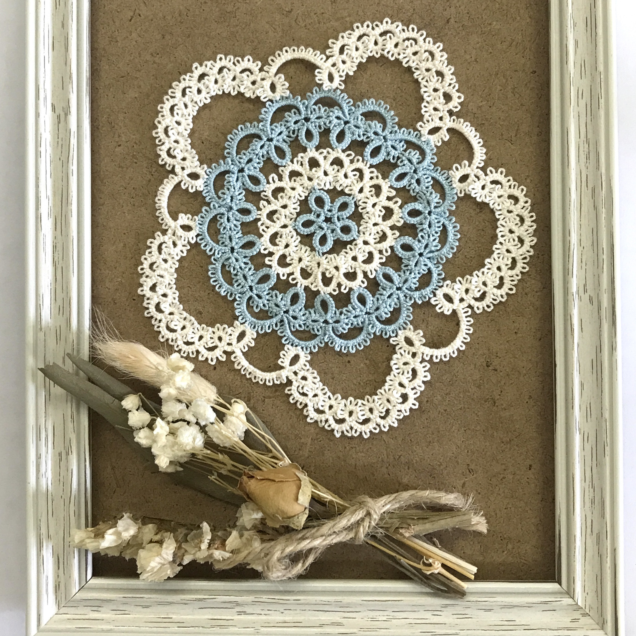一輪挿しや小物置きに！タティングレースのお花ドイリー(K01