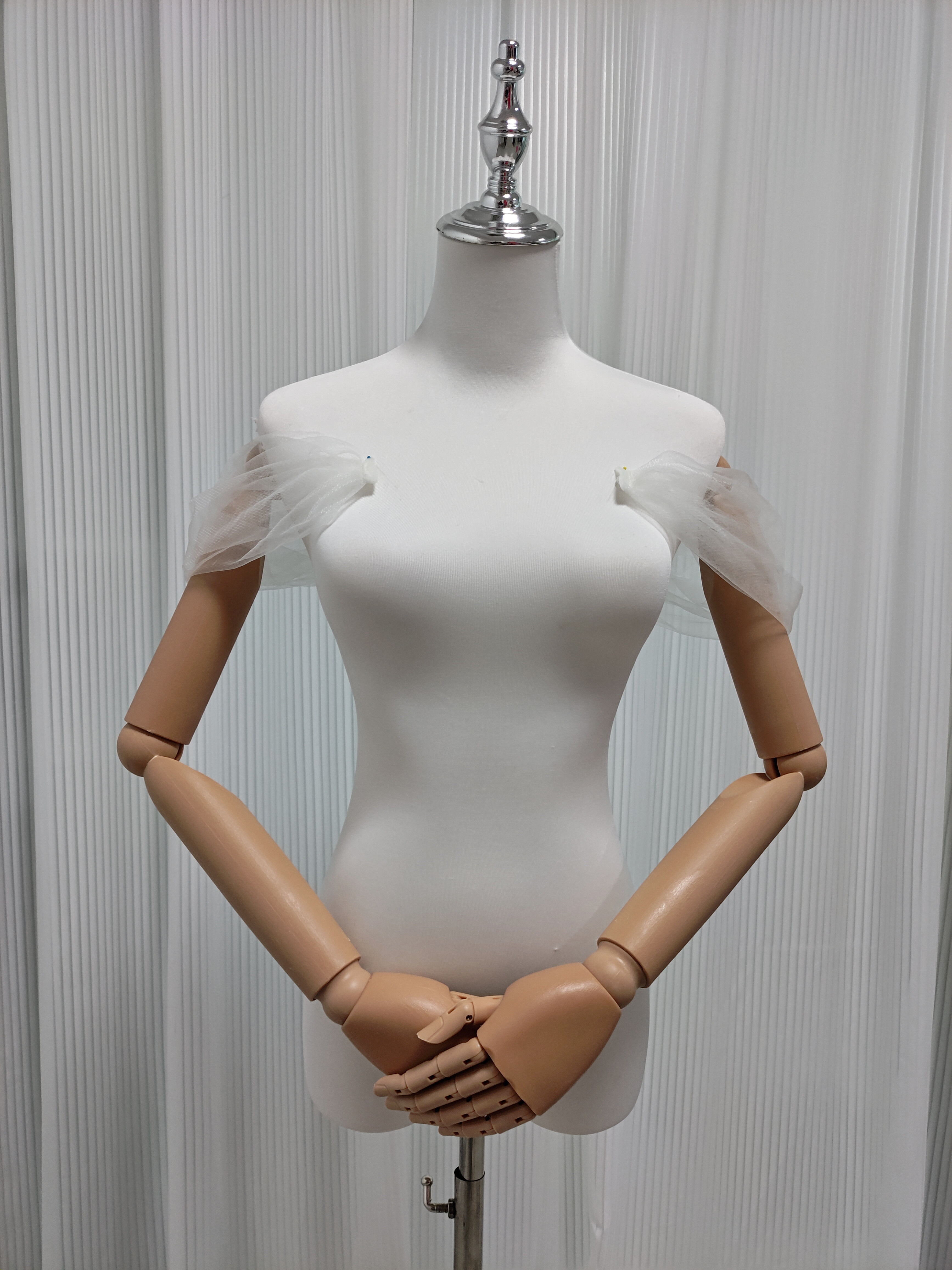 送料無料！取り外しオフショルダー オフホワイト  オフホワイト 花嫁/ウェディングドレス 6,129円